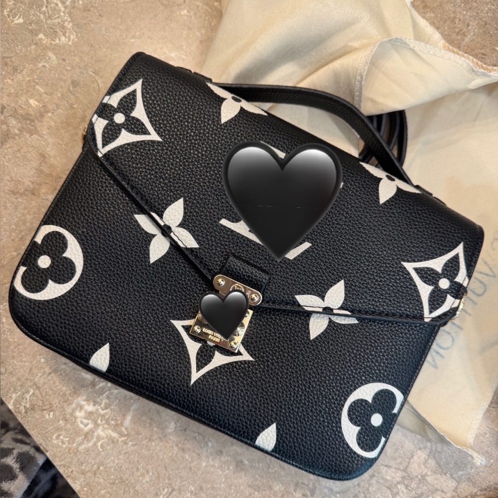 Stylish Black and White Designer Women's Bag